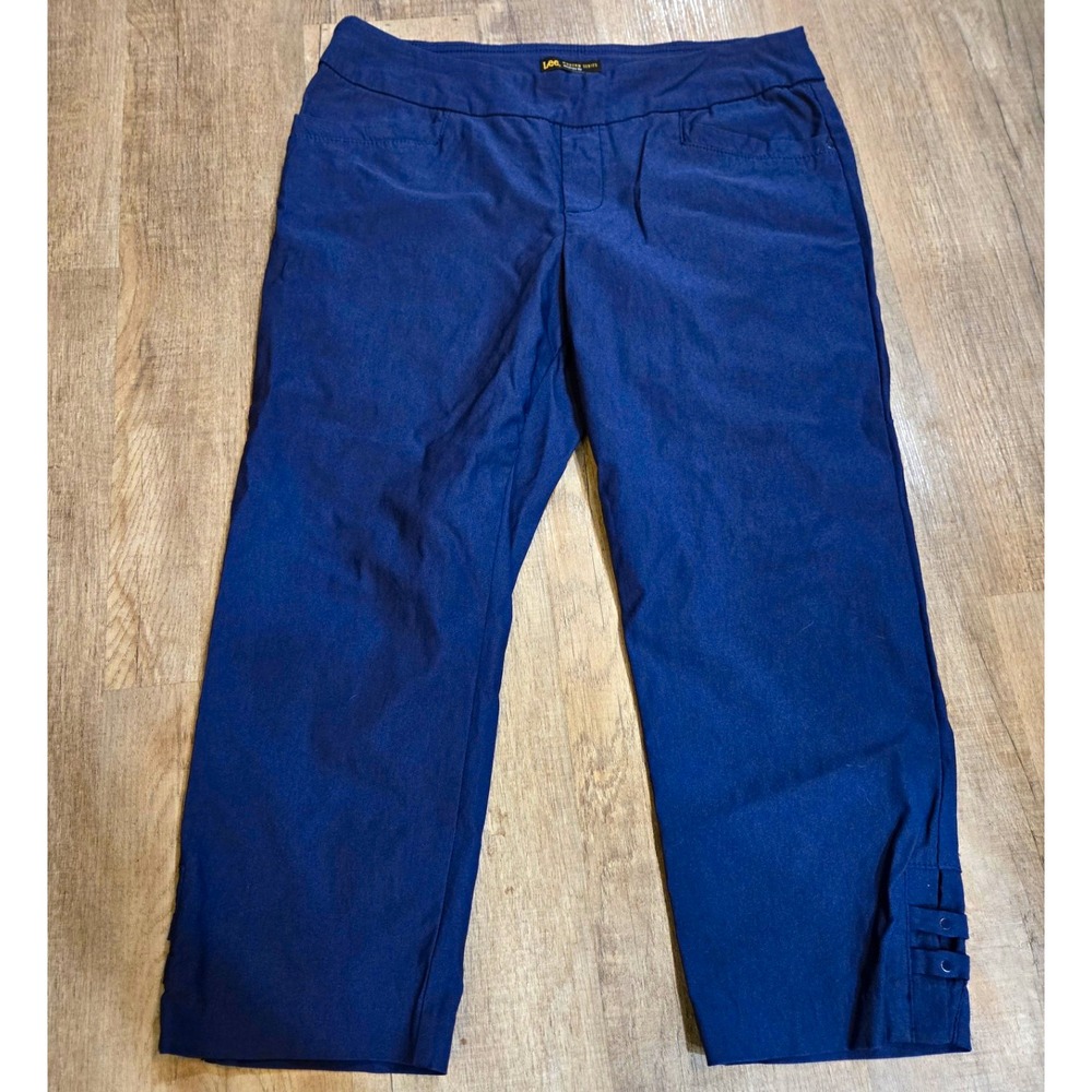 Lee Women's Blue Capri Pants Size 10 Tapered Mid Rise Pockets Twill Pleated